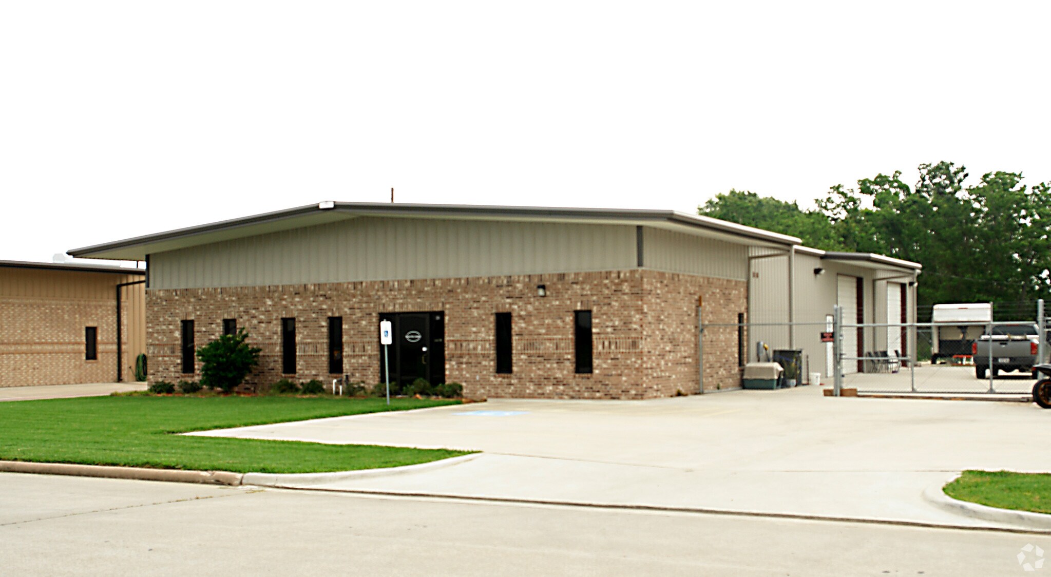 231 Derrick Dr, Humble, TX for sale Primary Photo- Image 1 of 1