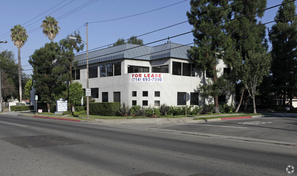 2811 E Katella Ave, Orange, CA for lease - Primary Photo - Image 1 of 5