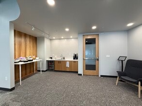 1465 SW Park Square Dr, Ankeny, IA for lease Interior Photo- Image 2 of 8