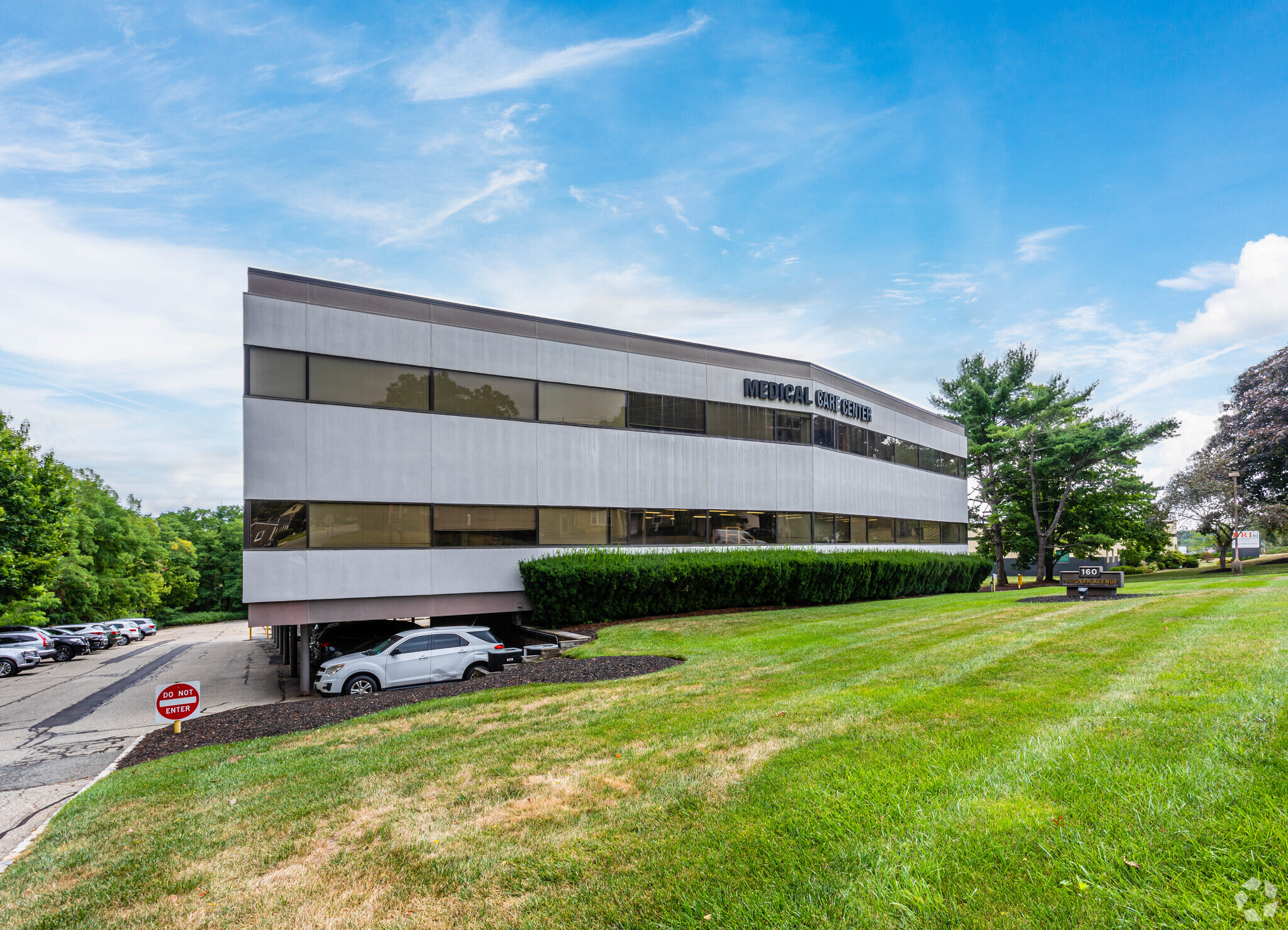 160 E Hanover Ave, Cedar Knolls, NJ for lease Building Photo- Image 1 of 4