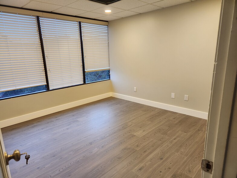 3502 Henderson Blvd, Tampa, FL for lease - Interior Photo - Image 3 of 23