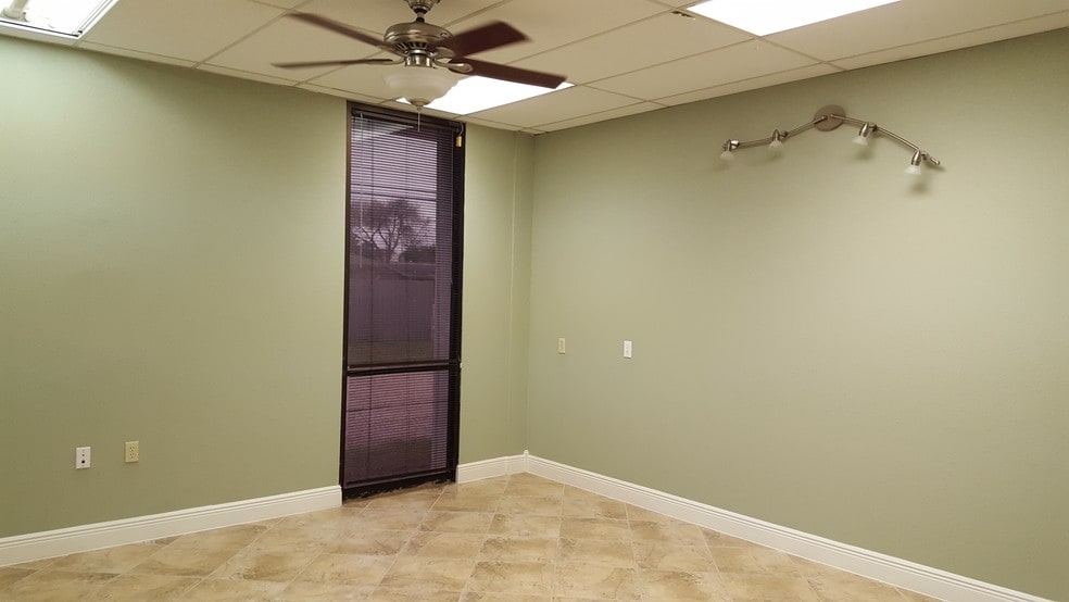 5110 Wilkinson, Corpus Christi, TX for lease - Building Photo - Image 2 of 35