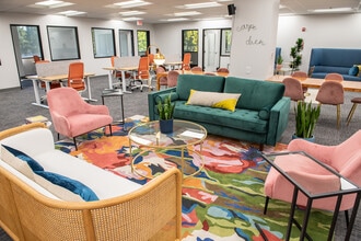 9400 SW Beaverton Hillsdale Hwy, Beaverton, OR for lease Interior Photo- Image 2 of 4