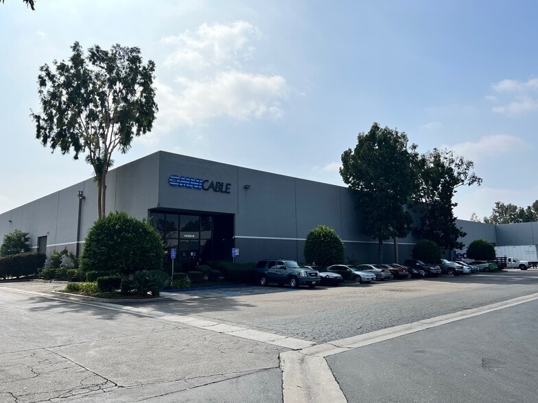 16200-16220 Carmenita Rd, Cerritos, CA for lease - Building Photo - Image 2 of 4