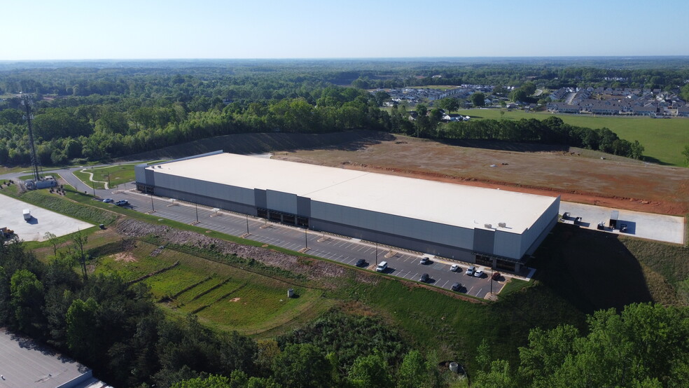 560 Commerce Park Dr, Greer, SC for lease - Building Photo - Image 3 of 4