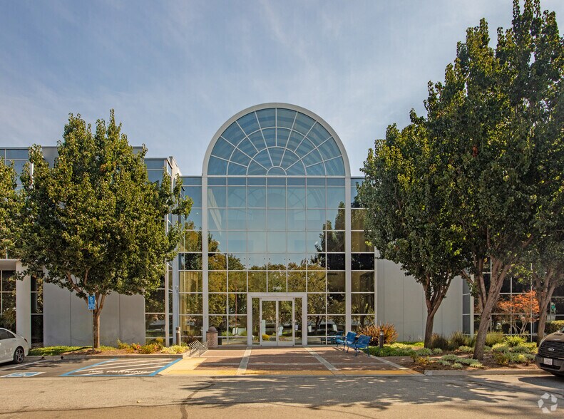 2160 Lundy Ave, San Jose, CA for lease - Building Photo - Image 1 of 4