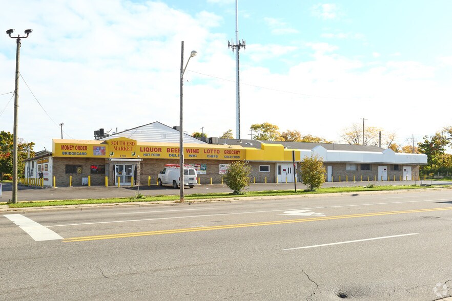 17011709 S Saginaw St, Flint, MI 48503