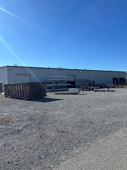 334 Industrial Park Rd, Bluefield, VA for lease - Building Photo - Image 3 of 14