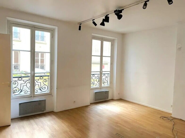 Office in Paris for lease - Building Photo - Image 3 of 7