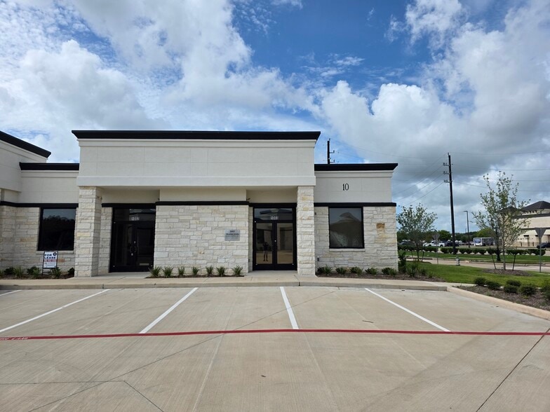 5501 Cabrera Dr, Sugar Land, TX for lease - Building Photo - Image 1 of 6