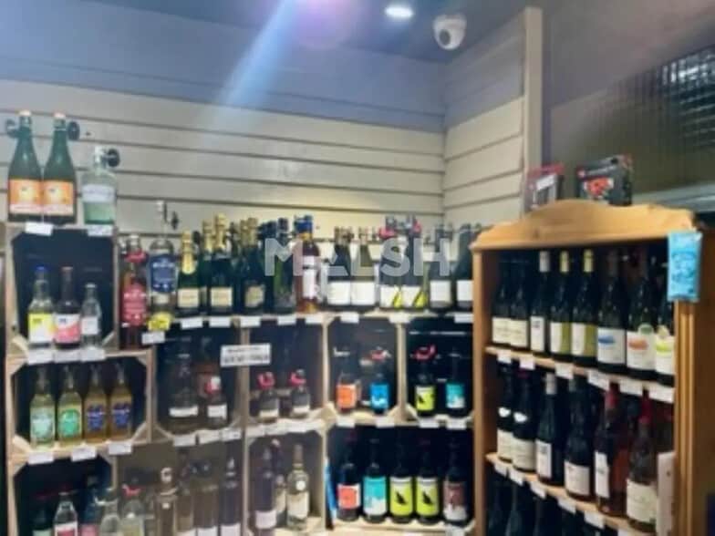 Retail in Lyon for lease - Interior Photo - Image 3 of 4