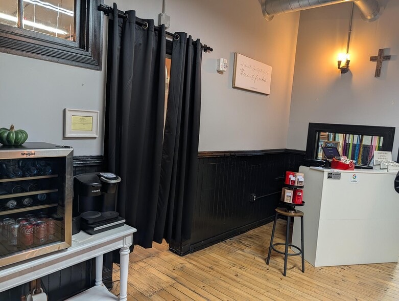 360-66 W Western Ave, Muskegon, MI for sale - Building Photo - Image 2 of 35