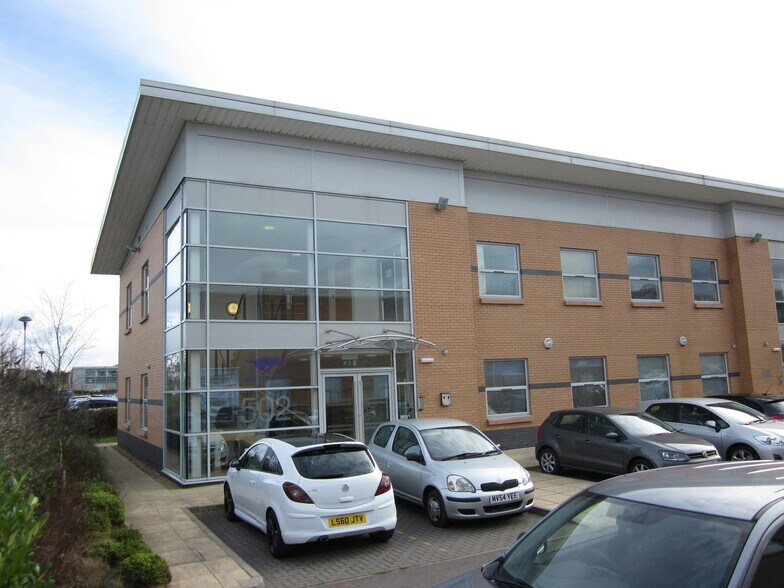 Centennial Ave, Borehamwood for lease - Building Photo - Image 3 of 21