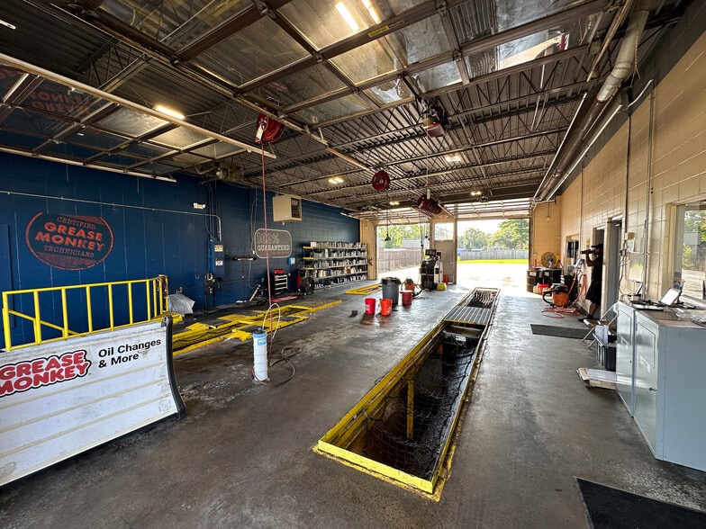 7760 N Lindbergh Blvd, Hazelwood, MO for lease - Interior Photo - Image 3 of 7