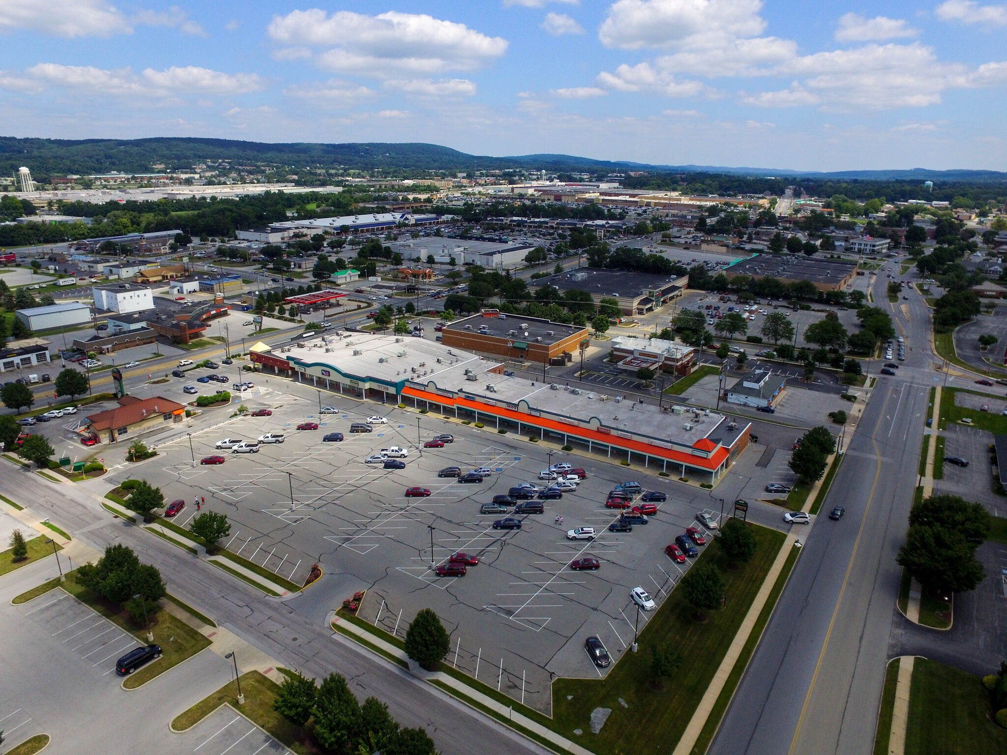 2300 E Market St, York, PA for lease Building Photo- Image 1 of 2