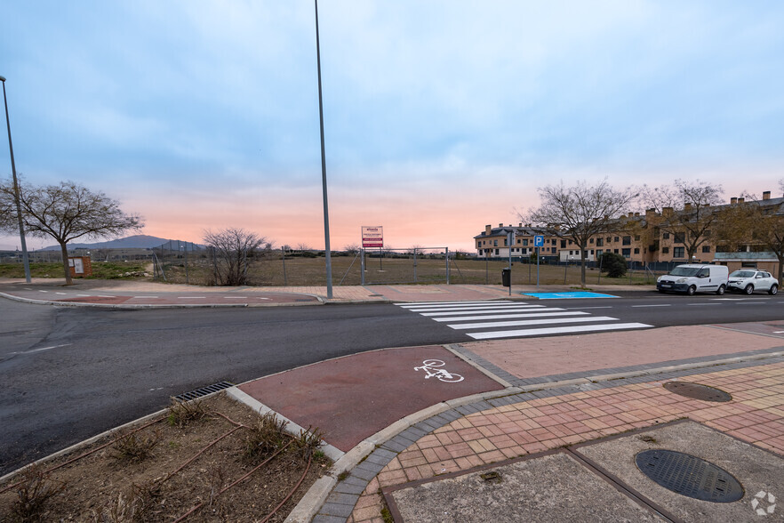 Avenida Cristóbal Colón, 19, Colmenar Viejo, Madrid for sale - Building Photo - Image 1 of 2