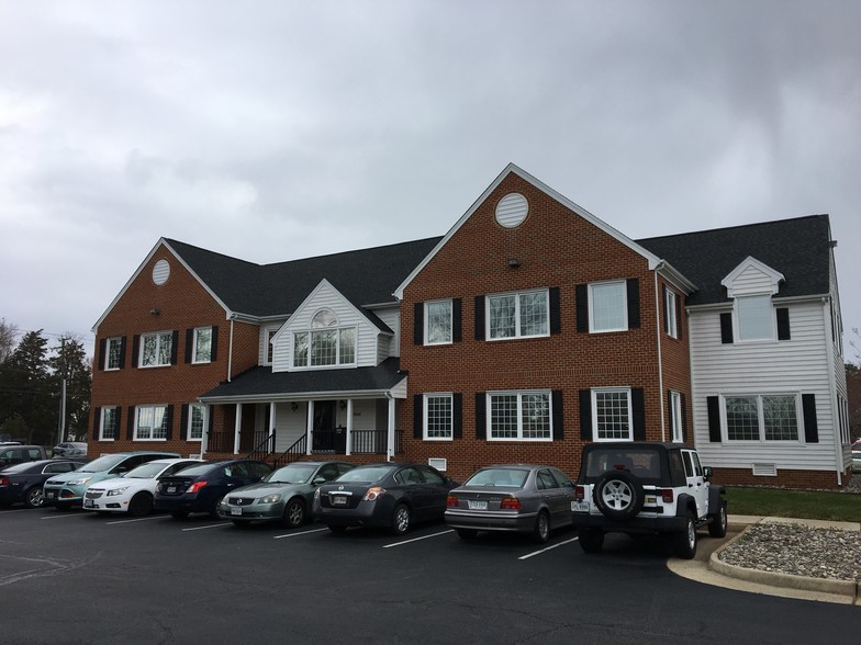 9568 Kings Charter Dr, Ashland, VA for lease - Building Photo - Image 1 of 10