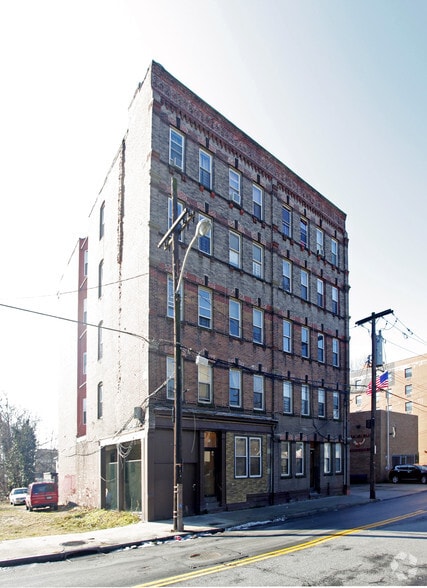 90-92 Vark St, Yonkers, NY for sale - Primary Photo - Image 1 of 2