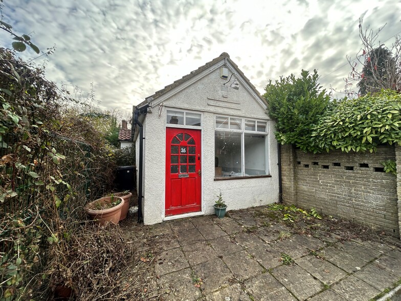 26 Furlong Rd, Dorking for sale - Building Photo - Image 1 of 5