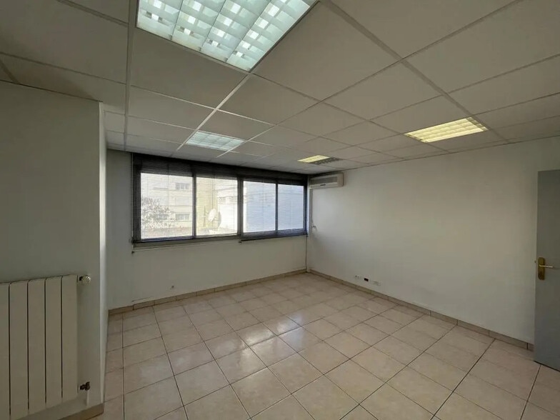 Office in Toulon for lease - Building Photo - Image 1 of 6