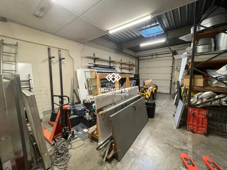 Industrial in Vitrolles for lease - Interior Photo - Image 1 of 6