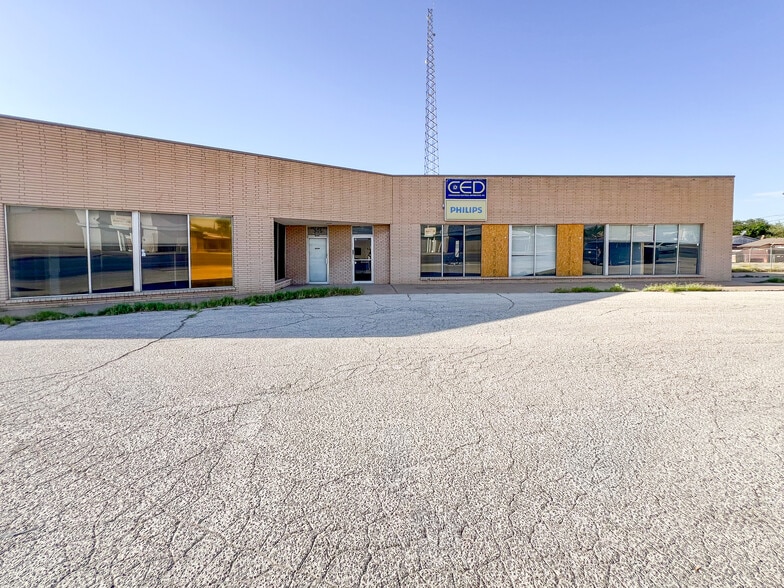 305 E University Blvd, Odessa, TX for lease - Building Photo - Image 1 of 23