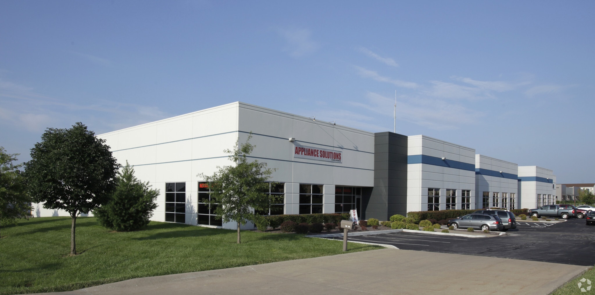 201-215 Stag Industrial Blvd, Lake Saint Louis, MO for lease Primary Photo- Image 1 of 16