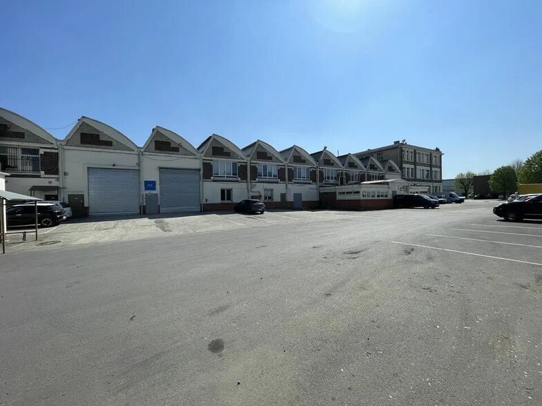 Flex in Bobigny for lease - Building Photo - Image 2 of 10