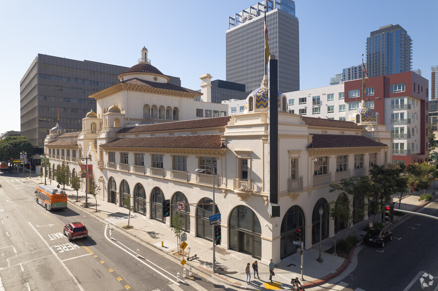 1111 S Broadway, Los Angeles, CA for lease - Building Photo - Image 2 of 10