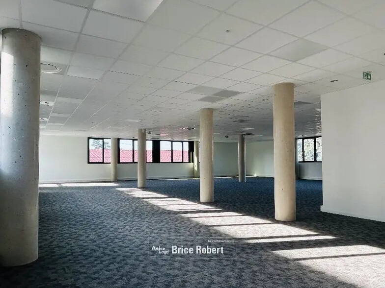 Office in Dardilly for sale - Building Photo - Image 2 of 8