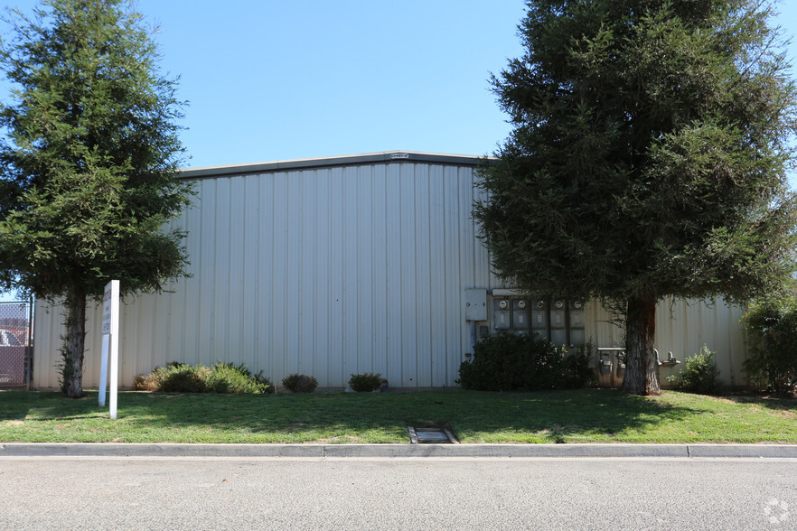 5476-5480 W Mission St, Fresno, CA for lease - Building Photo - Image 2 of 4