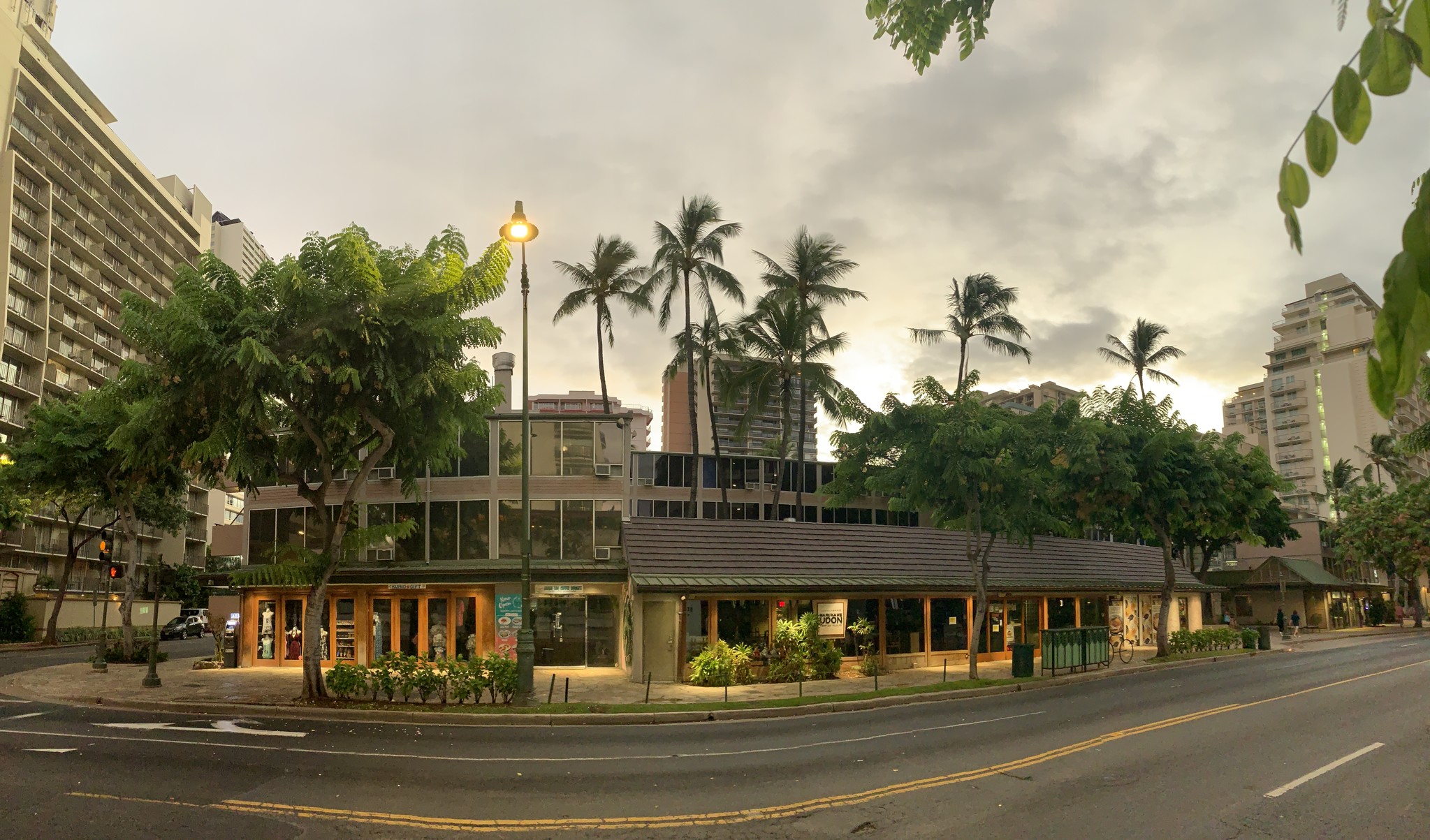 2310 Kuhio Ave, Honolulu, HI for lease Building Photo- Image 1 of 5