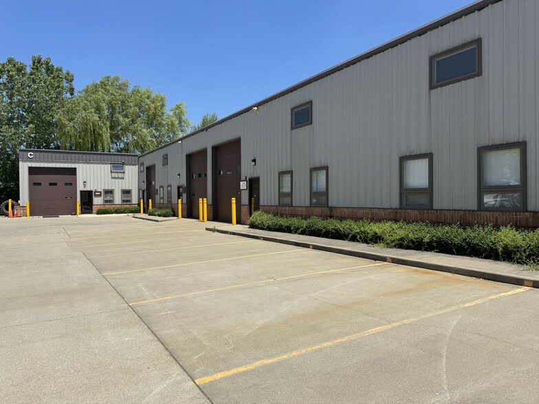 682 W Bagley Rd, Berea, OH for lease - Building Photo - Image 1 of 13