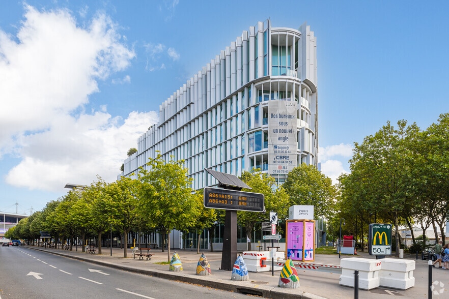 Office in Saint-Denis for lease - Primary Photo - Image 1 of 2