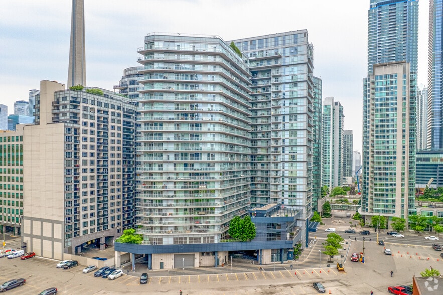 352 Front St W, Toronto, ON for sale - Building Photo - Image 2 of 3
