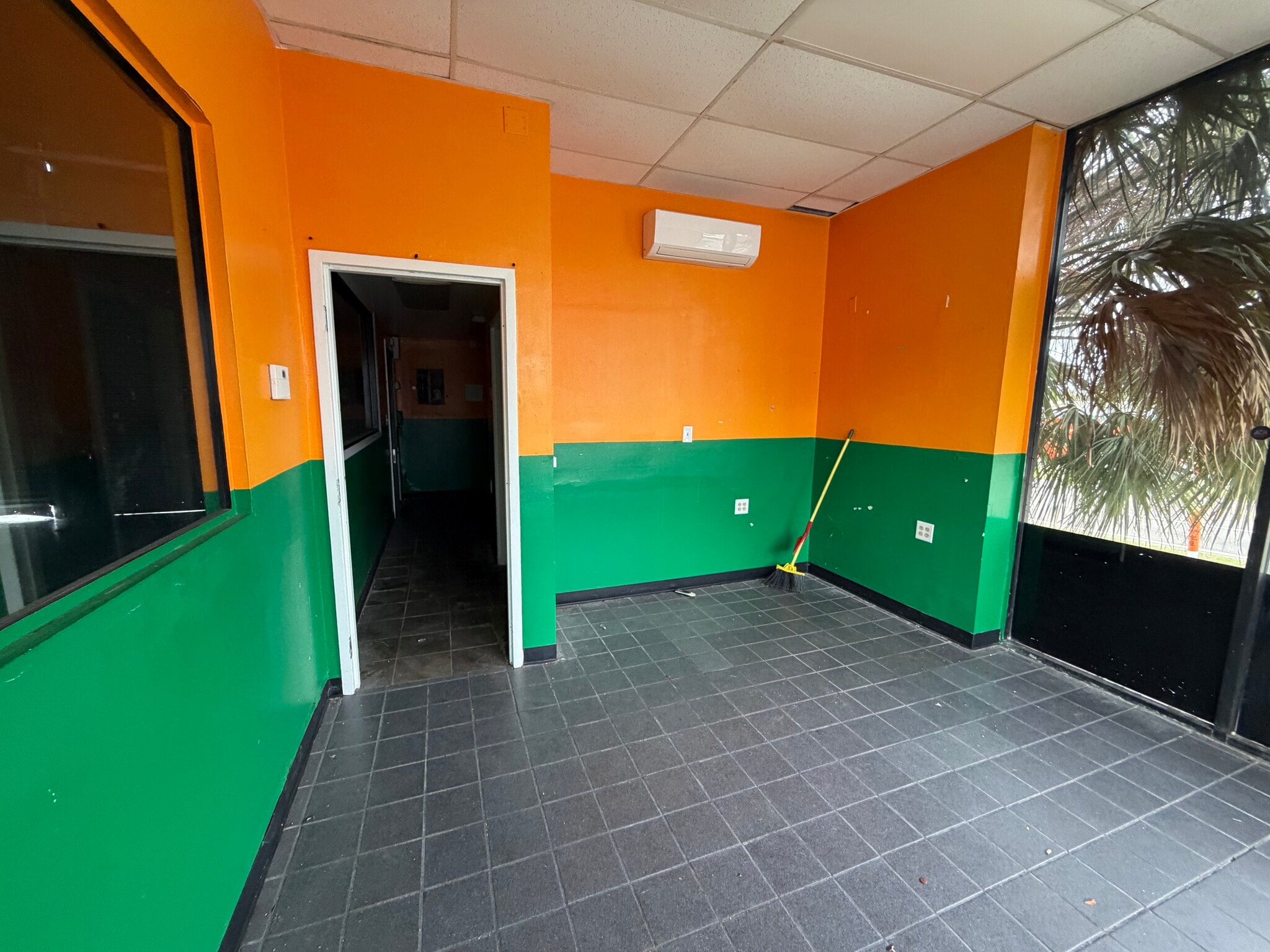 10150 N Florida Ave, Tampa, FL for lease Interior Photo- Image 1 of 7