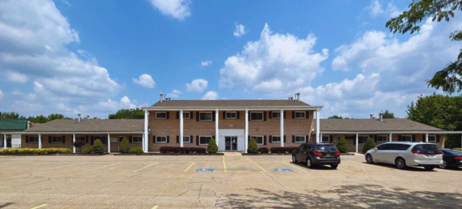 215 E Waterloo Rd, Akron, OH for lease Building Photo- Image 1 of 3