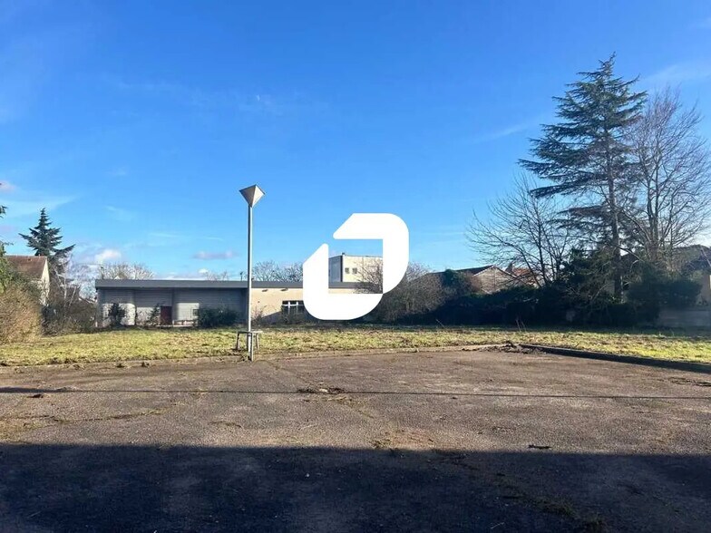 Flex in Conflans-Sainte-Honorine for sale - Building Photo - Image 3 of 19