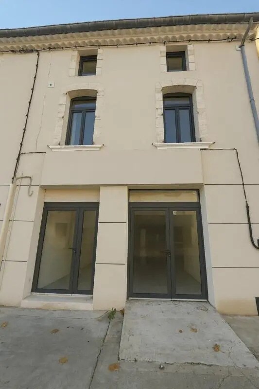 Retail in Avignon for lease Building Photo- Image 1 of 7