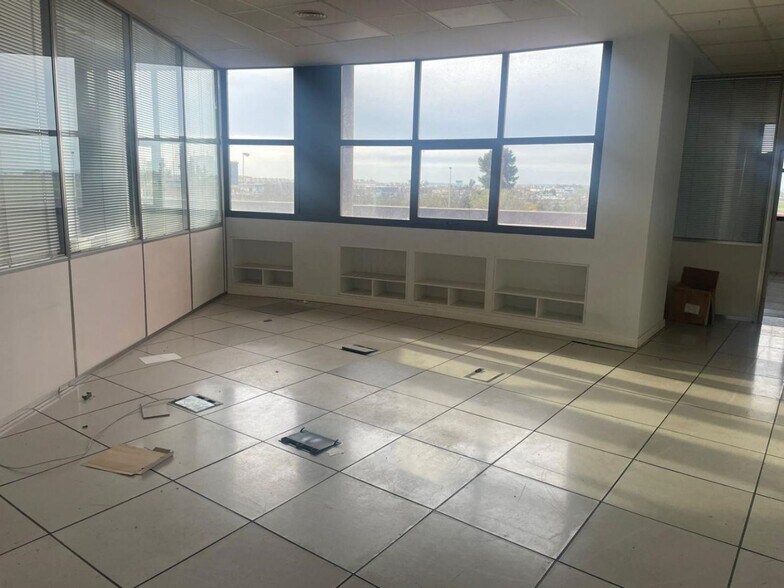 Office in SEVILLA for lease - Building Photo - Image 3 of 10