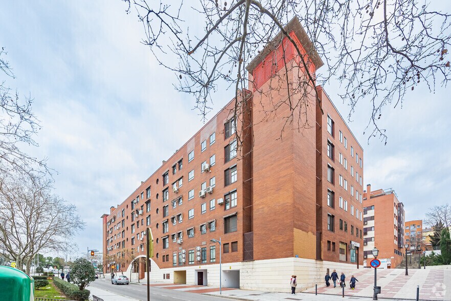 Plaza Tejar, 3, Alcorcón, Madrid for sale - Building Photo - Image 1 of 1