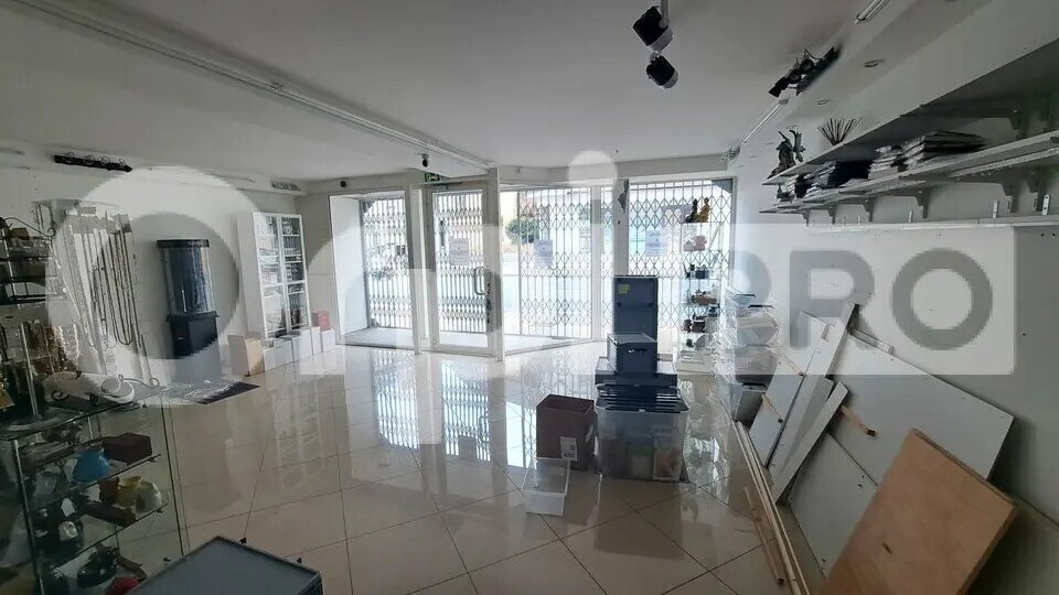 Retail in Montluçon for lease - Interior Photo - Image 2 of 4