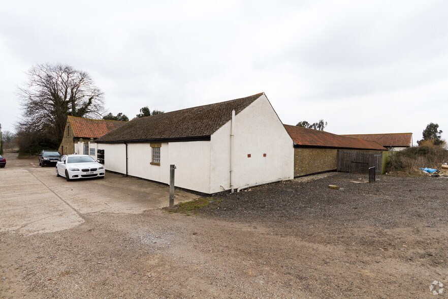 Poynters Ln, Southend On Sea for lease - Building Photo - Image 2 of 5
