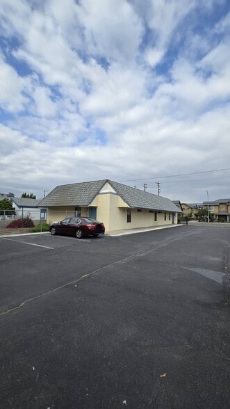2215 N Fresno St, Fresno, CA for sale - Building Photo - Image 2 of 31
