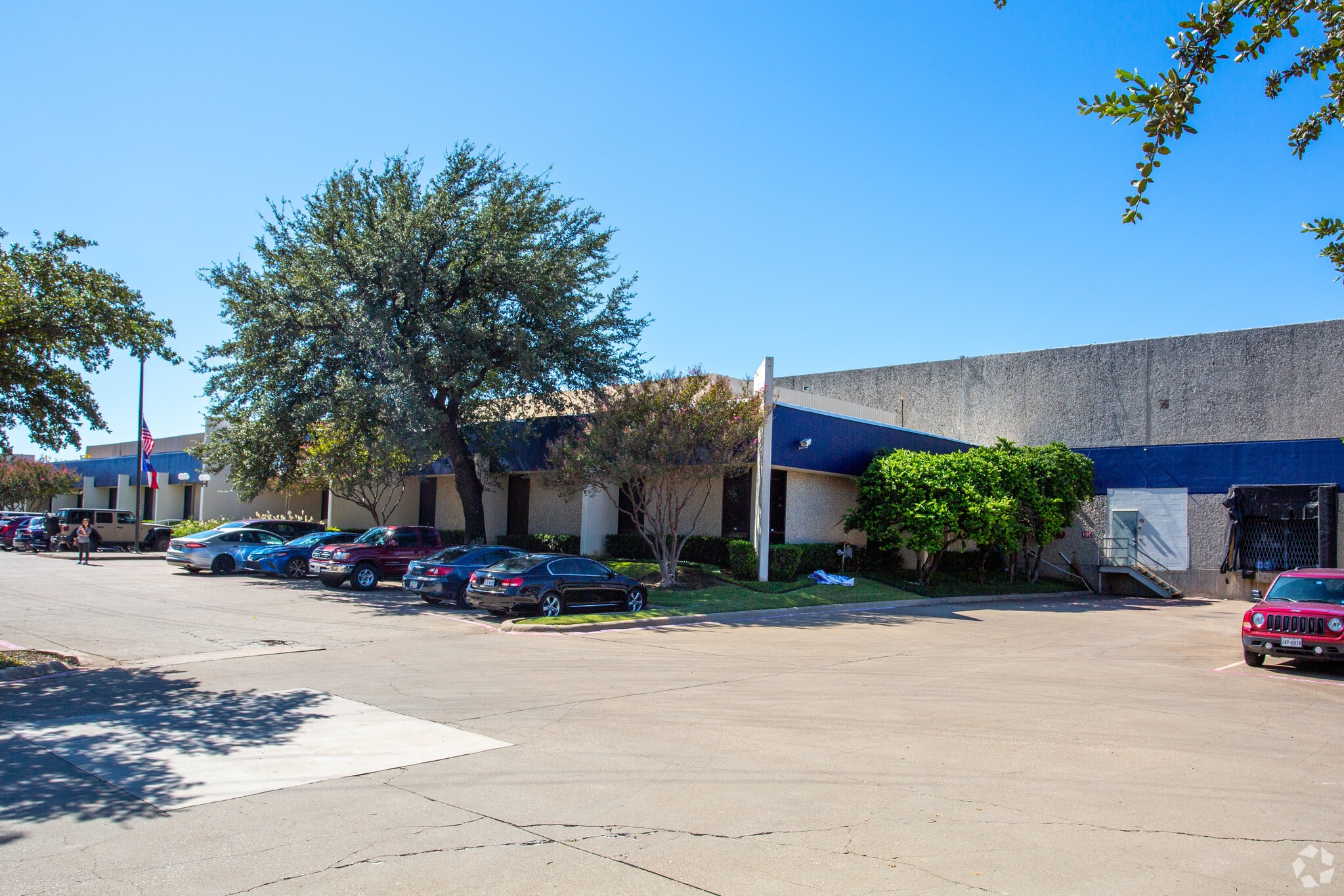 1025 W Royal Ln, Dallas, TX 75261 NFTZ