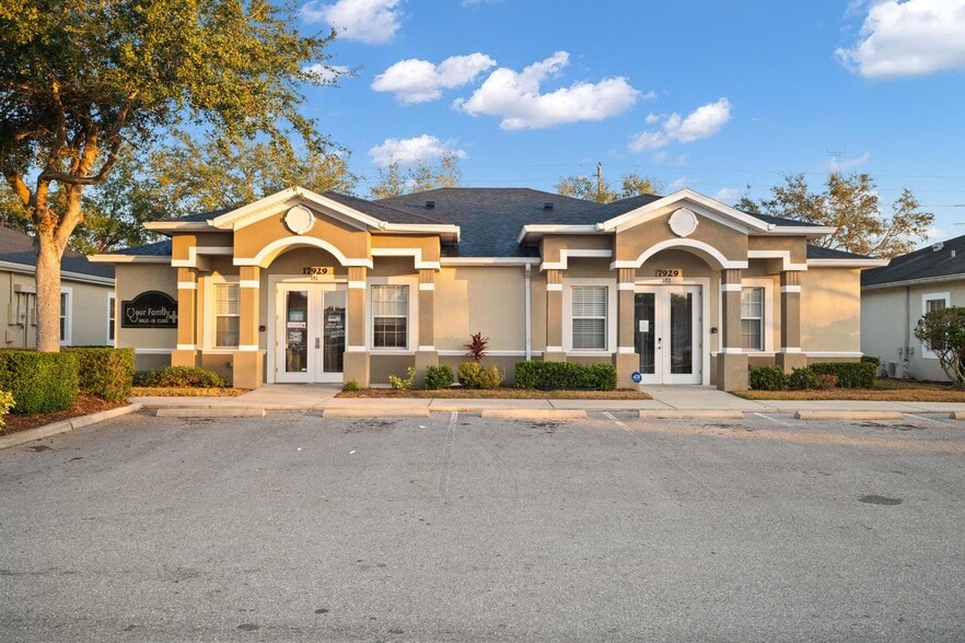 17929 Hunting Bow Cir, Lutz, FL for sale - Building Photo - Image 2 of 29