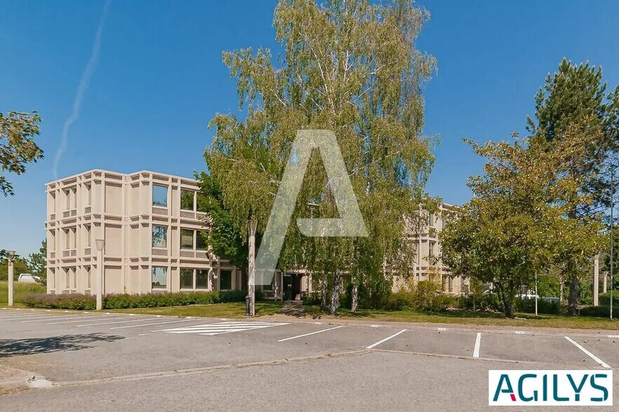 Flex in Saint-Aubin for lease - Building Photo - Image 2 of 7