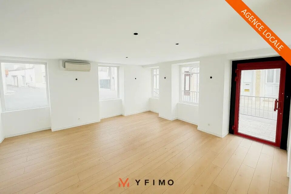 Flex in Épône for lease Interior Photo- Image 1 of 7