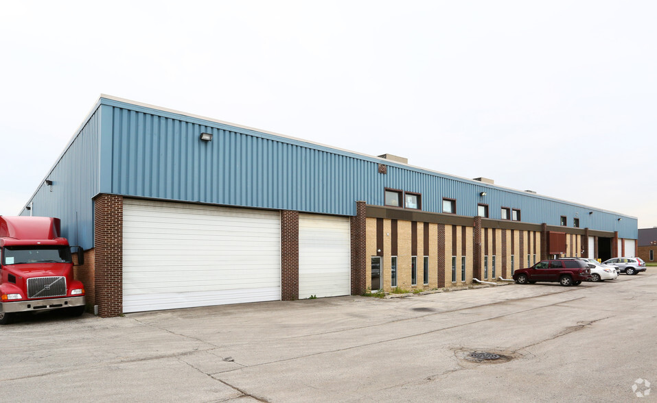 830 Fairway Dr, Bensenville, IL for lease - Building Photo - Image 3 of 3