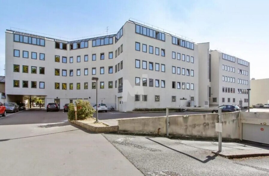 Retail in Avon for lease - Building Photo - Image 2 of 13